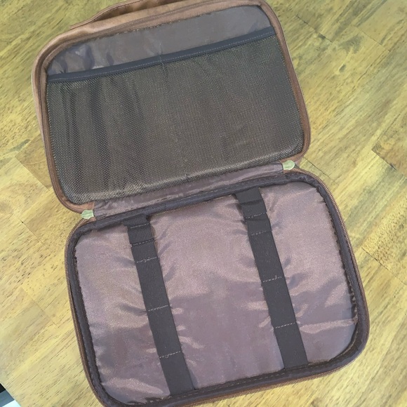 Elviros NWT Vinyl travel case bag - Picture 3 of 3